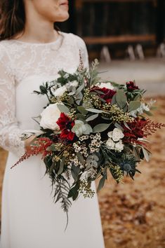 Red and white wedding florals with dark green foliage for a winter barn wedding. Red Green And Champagne Wedding, Forest Green And Dark Red Wedding, Emerald Green And Burgundy Winter Wedding, Red And Green Bouquet Wedding, Red White And Green Wedding Bouquet, Sage Green And Burgundy Wedding Bouquet, Winter Wedding Floral Arch, Green And Red Wedding Colors