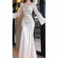 Olivia Mark - Elegant White Wedding Dress with Long Sleeves and Train Fancy Simple Dresses, Prom Modest Dresses, Simple Dress For Graduation Party, Simple Dresses For Graduation, Elegant Classy Outfits For Women, Cute Dresses For Graduation, Graduate Clothes, Farewell Dress Ideas, Off White Prom Dress