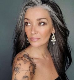 Grey Transition, Christmas With Family, Emmylou Harris, Grey Hair Transformation, Gorgeous Gray Hair, Grey Hair Inspiration, Beautiful Gray Hair, Natural Gray Hair, Blending Gray Hair