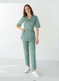 Nanny Uniform Modern, Scrub Sets For Women, Scrub Ideas Medical, Scrub Uniform Ideas, Scrubs Uniform Cute Medical, Spa Uniform Ideas, Beauty Therapist Uniform, Dentist Uniform, Fashionable Scrubs