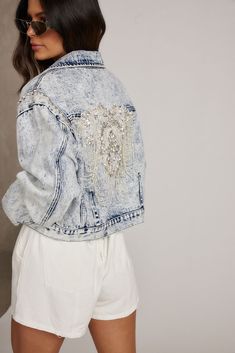 Bring some serious sparkle to your jacket collection with the Chevall Rhinestone Embellished Denim jacket. This stunner features a statement rhinestone embellished detail with a beautiful pearl fringe on the back. With a classic acid wash material, the Chevall Denim Jacket is the perfect mix of edge and glam. Pearl Fringe, Acid Wash Denim Jacket, Fall Winter Shoes, Embellished Denim Jacket, 12th Tribe, Jacket Collection, Embellished Denim, Acid Wash Denim, Rhinestone Designs