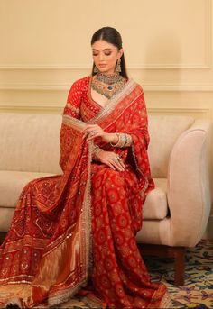 Reception Dress Bride Indian, Indian Outfits Modern, Latest Saree Trends, Bride Reception Dresses, Lehnga Dress, Fashionable Saree Blouse Designs, Newly Wed, Pakistani Fancy Dresses