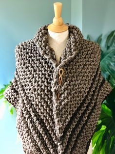 Hand Knit Outlander Inspired Season 4 Claire's Cowl, Chunky Knit, Shawl, Neck Warmer in gray/taupe color. The shawl is made from a 25% merino wool, 25% alpaca and 50% acrylic yarn. CARE: Wash in cold water, gentle cycle, lay flat to dry. The wing span is approximately: XS-S - 64-66 inches, M-L - 74-76 inches, XL-L - 82-86 inches. The knitted fabric is flexible and stretchy. All items are made from a high quality yarn in a pet and smoke free home studio. Knit Play Love is a one-woman operation. I Outlander Shawl, Outlander Gifts, Shoulder Wrap, Chunky Scarves, Cowl Scarf, Knit Cowl, Gift For Mother, Taupe Color, Body Style