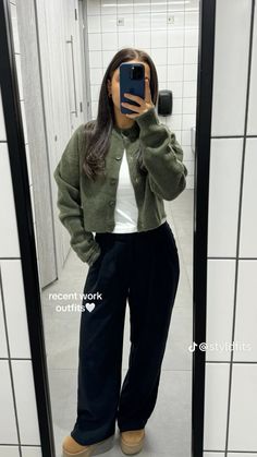 Young Work Outfit, Young Teacher Outfits, Cold Outfit, Bold Outfits, Stylish Work Attire, Business Outfits Women, Mode Ootd, Work Attire