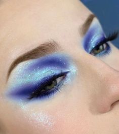 Cold Girl Makeup, Smokey Liner, December Challenge, Funky Makeup, Drag Make-up, Cold Girl, Graphic Makeup, Happy New Years Eve, Rainbow Makeup