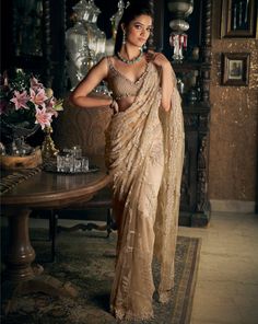 Modern Blouse Designs For Fancy Saree, Net Saree Look Modern, Modern Blouse Designs Saree, Modern Saree Party Wear, Gold Sequin Saree, Sequin Saree Party Wear, Saree Styles Modern, Sequin Saree, Sari Design