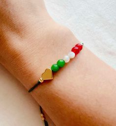 Country Bracelet. Independence Day Diy, Mexican Accessories, Mexican Flag Colors, Bracelet Mexican, Flag Bracelet, Mexican Independence Day, Mexican Flag, Red Bracelet, Mexican Flags