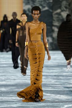 Balmain Spring Summer 2023, Balmain Ready To Wear, Spring Summer Runway, Outfit Ideas 2023, Outfits 2023, Spring Summer 2023, Eclectic Fashion, Everyday Outfit, Fashion Show Collection