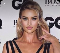 Model Tips, Belle Silhouette, Rosie Huntington, Dark Blonde, Hair Envy, Love Makeup, Beauty Inspiration, Beauty Make Up, Maquillaje De Ojos