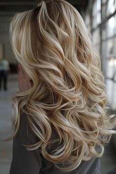 Honey Lowlights On Blonde Hair, Silver And Gold Hair, Long Hair With Blonde Highlights, Wavy Long Blonde Hair, Ideas For Long Hair, Long Blonde Wavy Hairstyles, Long Hair Wavy Curls, Long Hair Curls Styles, Long Blonde Hairstyles