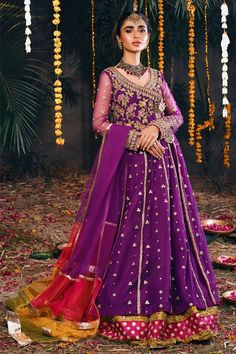 Embellished Purple Kalidar Pishwas Pakistani Mehndi Dresses Dark Blue Sharara, Purple Choli, Pishwas Pakistani, Shadi Outfits, Pakistani Mehndi Dress, Blue Sharara, Pakistani Mehndi, Bridal Mehndi Dresses, Mehndi Dresses