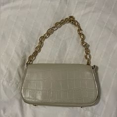 Zara Never Used Nude Purse With Gold Chain Zara Purse, Zara Bags, Gold Chain, Gold Chains, Bag Lady, Zara, Purse, Cream, Chain