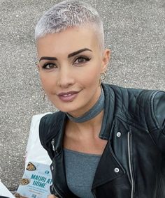 Short Feminine Haircuts, Brighten Gray Hair, Buzz Haircut, Very Short Pixie Cuts, Shaved Hair Cuts, Short White Hair, Short Shaved Hairstyles