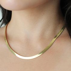 Step up your style with this elegant yet simple golden necklace. This product is our best seller and something all of your customers will love to see! These neckless are solid stainless steel so it is water resistant and will not fade, turn or tarnish!2 Sizes available:Skinny: 3MM wide 15" plus 2" extender chainWide: 5MM wide for the thicker style, 15" plus 2" extender chain Gold Minimalist Herringbone Necklace, Gold Herringbone Necklace For Everyday Wear, Everyday Gold Herringbone Necklace, Gold Minimalist Herringbone Choker Necklace, Gold Minimalist Herringbone Choker, Gold Minimalist Snake Chain Choker, Gift Herringbone Necklace With Delicate Metal Chain, Tarnish Resistant Stainless Steel Chain Necklace, Minimalist Herringbone Choker With Adjustable Chain