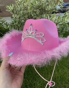 Barbie cowboy hat Barbie Cowboy, Preppy Hat, Cowgirl Halloween Costume, Pink Cowgirl Hat, Girly Birthday Party, Rodeo Party, Pink Cowboy Hat, Hat Aesthetic