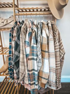 Flannel Fall Outfits, How To Style A Flannel, Styling A Flannel, Flannel Aesthetic, Flannel Fashion, Fall Flannel, Flannel Outfits, In Between, Cute Fall Outfits