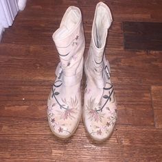 Anthroplogie Floral Printed Leather Boots By Cento Size 37 Printed Boots, Anthropologie Shoes, Leather Floral, Printed Leather, Floral Printed, Leather Boots, Bootie Boots, Anthropologie, Ankle Boots