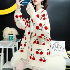 Trendy Aesthetic Outfits, Lazy Sweater, Red Clothes, Aesthetic Clothing Stores, Kawaii Harajuku, Knitting Women Cardigan, Patterned Cardigans, Aesthetic Women, Geek Chic