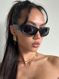 Black Sunnies, Sunglasses Aesthetic, Futuristic Sunglasses, Plus Size Baddie, Sunglasses Necklace, Plus Size Baddie Outfits, Pointy Shoes, Chunky Jewelry