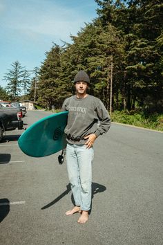 Men’s Surfer Fashion, Indie Aesthetic Men, Surf Outfit Men Style, Surf Fashion Men, Granola Aesthetic Men, Granola Boy Style, Surfer Style Men, Mens Granola Style, Surfer Fashion