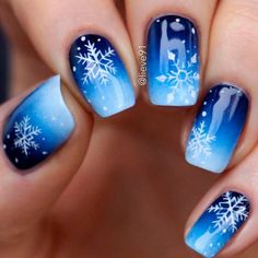 Frozen Snowflakes Christmas Nails ★ Unghie Sfumate, French Pedicure, Nails 2018, Snowflake Nail Art, Nails Easy, Blue Nail Art, Christmas Nail Art Designs, Burgundy Nails, Snowflake Nails