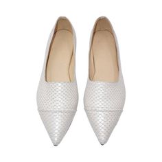 Our must have winter chic pointed toe flats!So easy to wear! Look amazing with any dress or pants, goes amazing with tights. For a fabulous evening look or a cool work look.Made of genuine leather.♦Model: Dia Stone♦Heel: 1 cm♦Material: Genuine leather♦Size : 35-42♦Sizing♦EU 35 >> US 5 >> UK 2.5 >> AU 3.5EU 36 >> US 6 >> UK 3.5 >> AU 4.5EU 37 >> US 6.5 >> UK 4 >> AU 5EU 38 >> US 7.5 >> UK 5 >> AU 6EU 39 >> US 8.5 >&g Blue Oxford Shoes, Vegan Shoes Women, Pointy Shoes, Taupe Heels, Pointy Toe Shoes, Velvet Shoes, Handmade Leather Shoes, Winter Chic, Bridesmaid Shoes