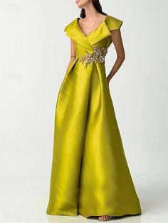 A-Line Evening Gown Elegant Dress Wedding Guest Floor Length Short Sleeve V Neck Pocket Satin with Rhinestone 2024 2024 - $139.99 Gown Elegant, Formal Wedding Guests, 1960 Fashion, Prom Dresses Elegant, Evening Dresses Online, Dresses Formal Elegant, Cheap Evening Dresses, Evening Gowns Elegant, Fabulous Clothes