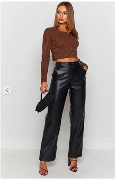 Hairstylist Headshots, Leather Top Outfit, Black Leather Pants Outfit, Winter Night Outfit, Super High Waisted Jeans, Winter Pants Outfit, Sweaters Knitted, Outfits Dressy