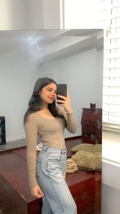 Outfit For College, Mirror Selfie Idea, Mirror Selfie Outfit, College Casual, Top Aesthetic, Outfit Denim, Body Acceptance, Midi Skirts, Celebrity Outfits