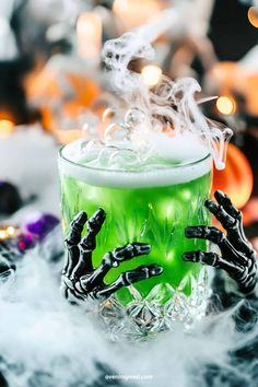 45 Eerily Easy Halloween Cocktails for a Scarily Good Time Florida Cocktails, Black Cherry Rum, Easy Halloween Cocktails, Cheap Halloween Party, Best Halloween Party, Sangria Cocktail, Halloween Party Activities, Halloween Drinks Alcohol, Lime Sorbet