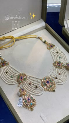 Nackles Design Simple, Navratan Jewellery, Pearl Necklace Indian, Pearl Bridal Jewelry Sets, Hyderabadi Jewelry, Jadau Jewellery, Neck Pieces Jewelry, Indian Bridal Jewelry Sets, Bridal Jewelry Vintage