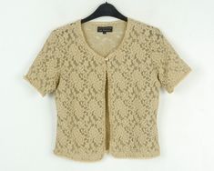 Vintage JACQUELINE DE YOUNG Women M Floral Lace Cardigan Open Blouse Top Transparent Boho Romantic For romantic boho summer look! Colour: Beige. Condition: Good vintage condition. Material: 56,5% Polyester, 43,5% Nylon. Size: M. (Please be careful relying on the size, best to compare these measurements with a piece of clothing that you already own.) Weight: 115 g. SKU: RV07 016 /eb/et/as/sew Bust (from armpit to armpit): 23,5" or 60 cm. Shoulders: 17" or 43 cm. Length (from bottom of collar to b Vintage Summer Cardigan For Layering, Beige Short Sleeve Cardigan For Spring, Fitted Beige Cardigan With Short Sleeves, Elegant Summer Beige Cardigan, Elegant Beige Summer Cardigan, Haut Transparent, Open Blouse, Romantic Boho, Lace Cardigan