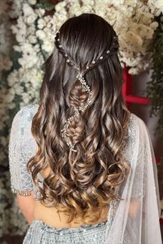 Reception Hairstyles, Mehndi Hairstyles, Timeless Hairstyles, Hairstyles For Gowns, Hair Style On Saree, Hair Style Vedio, Sophisticated Hairstyles, Engagement Hairstyles, Extension Hair