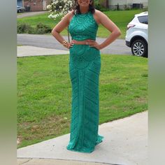 Beautiful Emerald Green Sherri Hill Gown. Worn Once, In Like New Condition! Sherri Hill Gowns, Dresses Emerald Green, Sequined Gown, Sherri Hill Dresses, Sherri Hill, Emerald Green, Emerald, Prom Dresses, Size 4