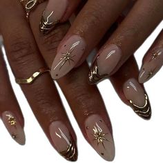 Gold Stars On Nails, Nails That Go With Gold Jewelry, Chrome And Gold Nails, Prom Nails 2024, Summer Gold Nails, Gold Inspired Nails, Neutral Prom Nails, Neutral And Gold Nails, Cute Funky Nails Summer