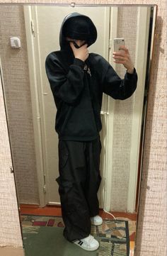 Gorpcore Men, Skater Boy Outfits, Grunge Boys, Guys Fits, Skater Boy, Body Reference, Iphone Photos, Boy Outfits, Cool Outfits