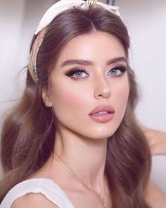 Bridal Makeup For Deep Set Eyes, Vintage Inspired Bridal Makeup, Soft Hollywood Glam Makeup, 60s Wedding Makeup, Glam Makeup Green Eyes, Pretty Natural Makeup Looks, Retro Wedding Makeup, Classic Hollywood Makeup, Trucco Glam