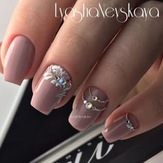 Todo para tu #boda entrando a bodaydecoracion.com Envíos a todo México #novia Nagel Stamping, Nails Design With Rhinestones, Super Nails, Beautiful Nail Designs, Bridal Nails, Bling Nails, Rhinestone Nails, Gorgeous Nails