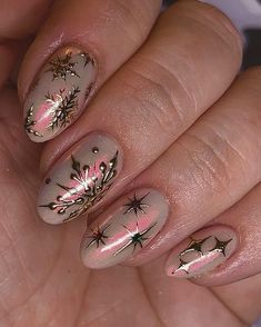 Gold Snowflakes Nails, Gold Snowflake Nails, Christmas Present Nails, Snow Nails, Christmas Nail Ideas, Santa Nails, Candy Cane Nails, Winter Manicure, Elegant Nail Designs