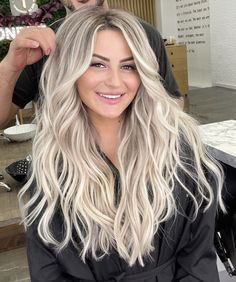 Platinum To Dimensional Blonde, Ice Blonde Hair Brown Eyes, Long Blonde Dimensional Hair, Balayage Hair Blonde 2023, Root Tap Platinum Blonde, Blonde Hair Front View, Cool Blonde Dimensional Hair, Blonde Hair Color Ideas For Summer Long, Face Framing Blonde Hair