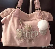 Pink Juicy Couture, Inside My Bag, Juicy Couture Purse, Y2k Accessories, Bailey Bow Uggs, Handbag Essentials, Heart Shaped Sunglasses