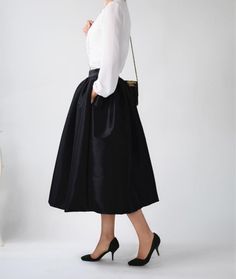 Maternity Green Skirt Pleated, Black Full Midi Skirt Outfit, Plus Size Pleated Skirt, Big Skirt, Tulle Skirts Outfit, Full Flared Skirt, Red Plaid Skirt, Taffeta Skirt, Skirt Ruffle