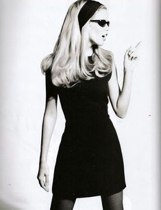 Retro Eyeliner, Chica Cool, Model Aesthetic, Claudia Schiffer, 60s Fashion, 인물 사진, Star Girl, Vogue Paris