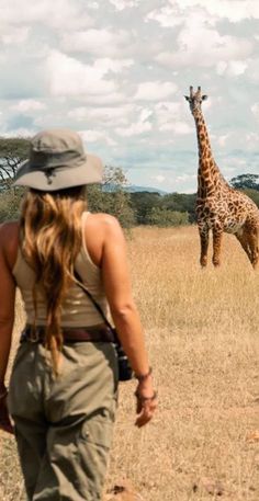 Safari Holiday Outfit, Wildlife Outfit Women, South Africa Photos, Wildlife Biologist Outfit, Safari Inspired Outfit Women, South Africa Trip Outfits, Tanzania Outfit Ideas, Kenya Safari Outfit