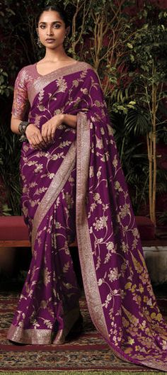 Purple and Violet color Saree in Viscose fabric with Weaving work Wine Color Blouse, Drapping Saree, Dola Silk Saree, Blouse Lehenga, Purple Weave, Purple Saree, Color Blouse, Party Kleidung, Latest Sarees