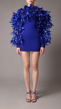 Mini dress covered with feathers Jean-Louis Sabaji Mini Dress With Feathers, Blue Feather Dress, Jean Louis Sabaji, Dress Upcycle, Marchesa Couture, Dress With Feathers, Feather Fashion, Blue Feathers, Bird Costume