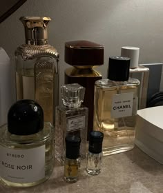 Smell Expensive, Vogue Beauty Secrets, Brunette Aesthetic, Fragrance Lab, Room Organization Bedroom, Makeup Storage Organization, Black Skin Care, Night Anime, Scent Of A Woman