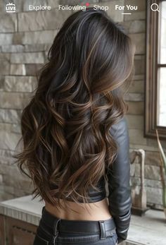 Κούρεμα Bob, Brown Hair Looks, Flame Tattoos, Brown Hair Inspo, Brunette Balayage, Brunette Hair With Highlights, Brunette Balayage Hair, Fishtail Braid, Brown Hair Balayage