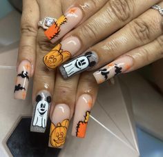 Cute Halloween Nail Art Designs, Medium Nails Halloween, Disney Nails October, Disney October Nails, Halloween Disneyland Nails, Simple Halloween Disney Nails, Disney Halloween Acrylic Nails, Disney Pumpkin Nails, Halloween Nails Characters