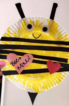 a paper plate that has a bee on it